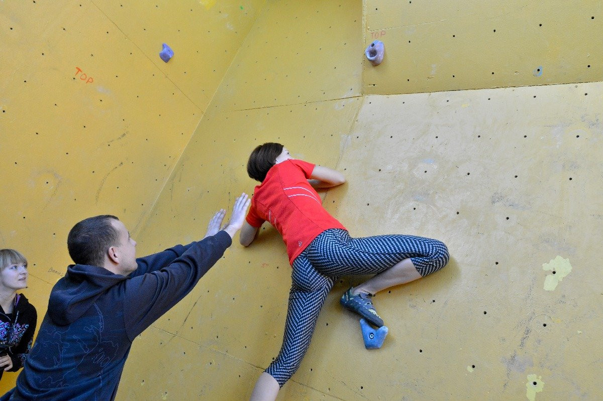Благовещенским альпинистам покорилась искусственная скала. Фоторепортаж