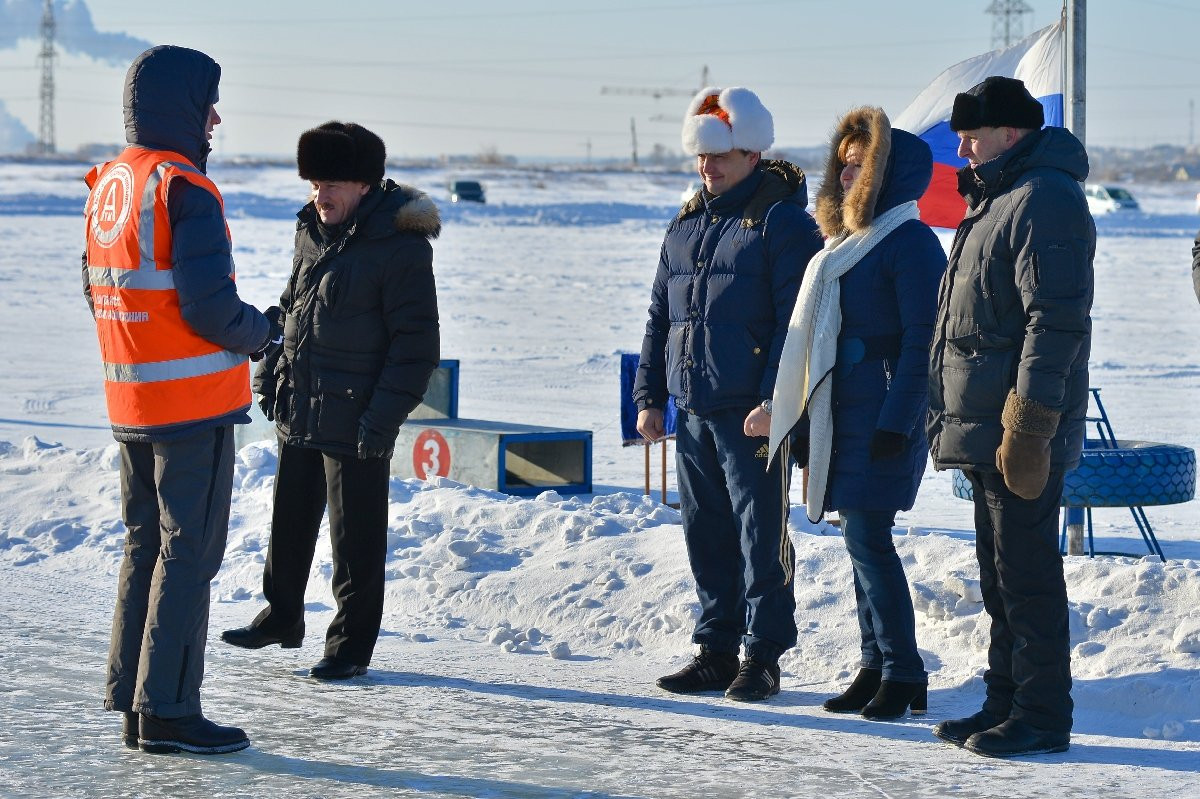 В Благовещенске стартовал чемпионат Амурской области по ледовым автогонкам. Фоторепортаж