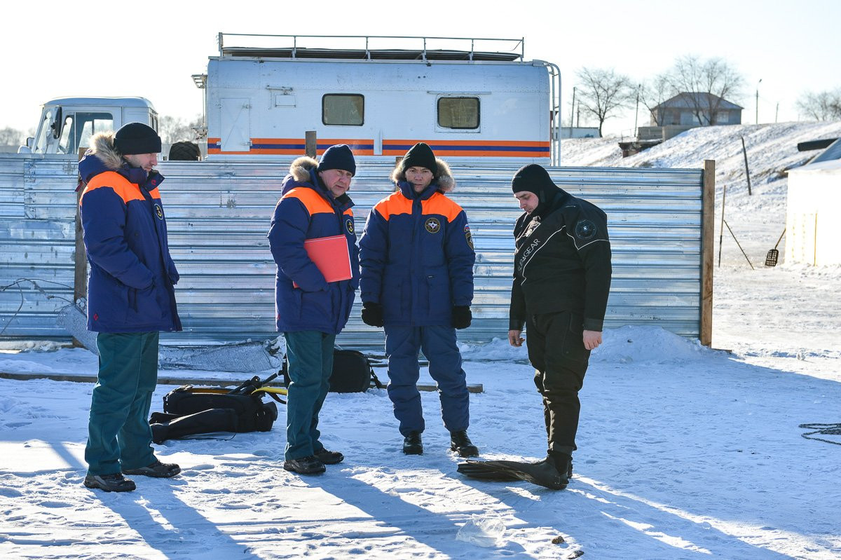 Водолазы проверили крещенскую купель в Благовещенске на безопасность. Фоторепортаж