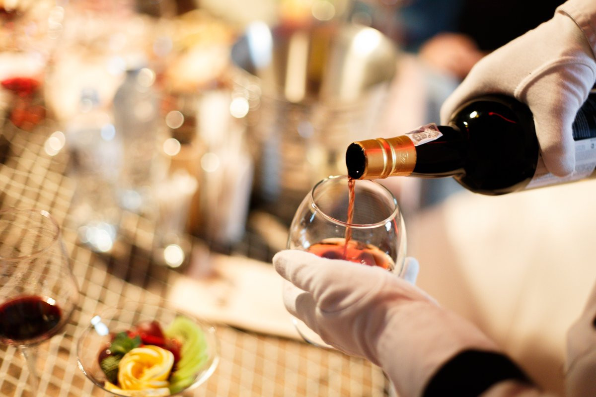 Благовещенцев посвятили в тонкости дегустации французских и итальянских вин (20 фото)