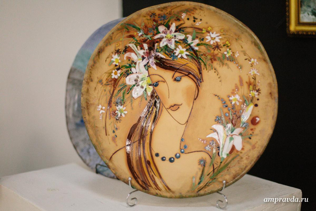 Амурские художники подарили женщинам весеннюю выставку (20 фото)