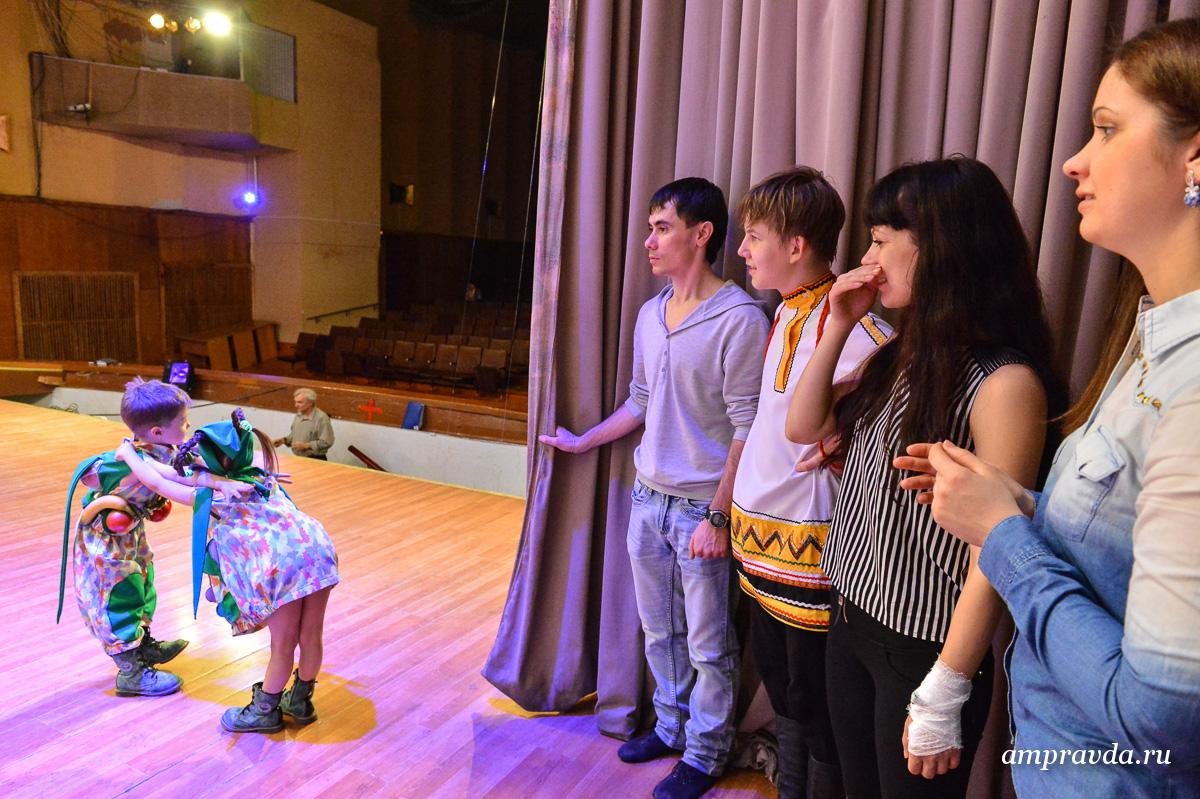 Закулисье: как «Ровесники» готовятся к большим сольным концертам в Благовещенске. Фоторепортаж