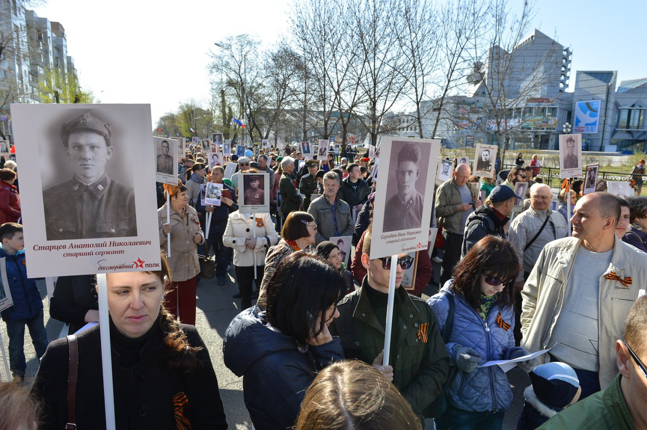 В «Бессмертный полк» встал глава Приамурья Александр Козлов и около 6 тысяч горожан