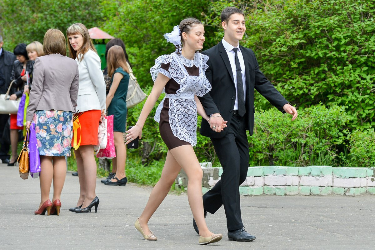 Амурские выпускники последний раз услышали школьный звонок (фото)