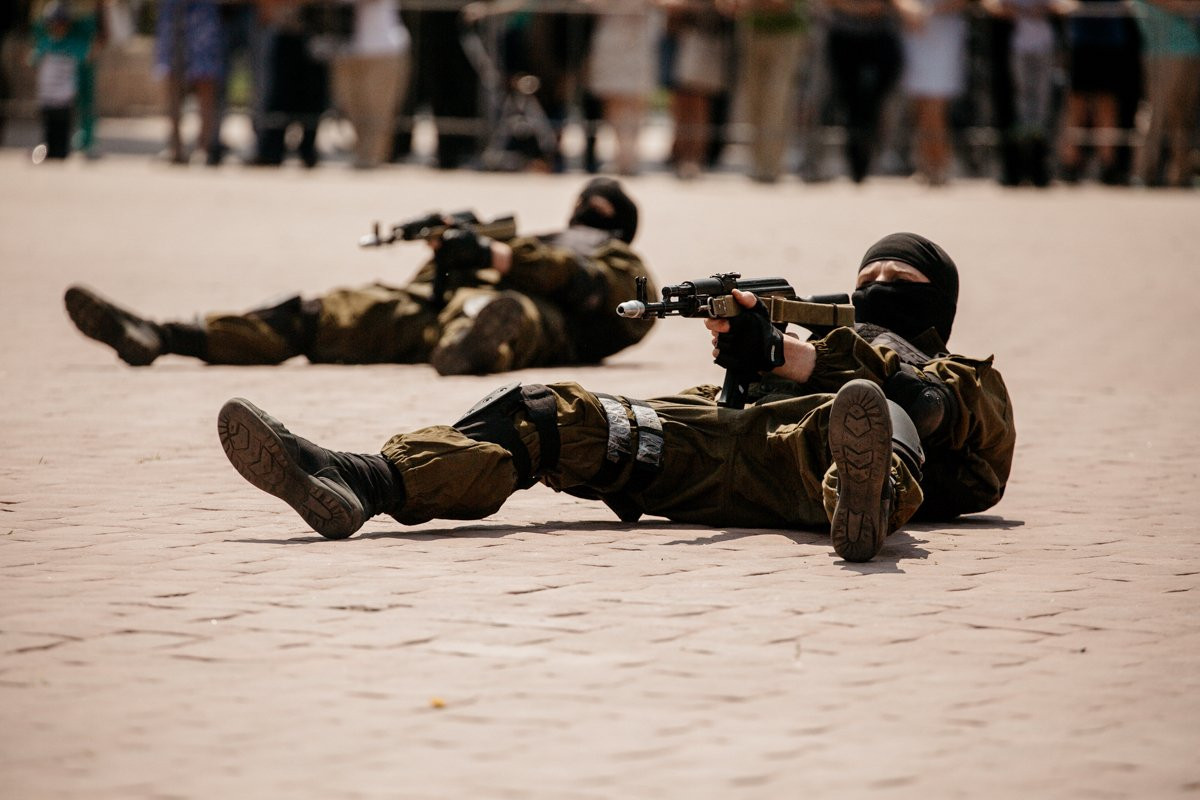 Амурские пограничники отметили праздник нарушением границы и рукопашным боем (28 фото)