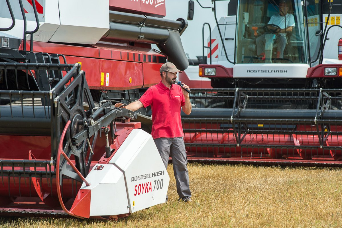 День поля в Тамбовском районе отметили презентацией новой сельхозтехники (фото)