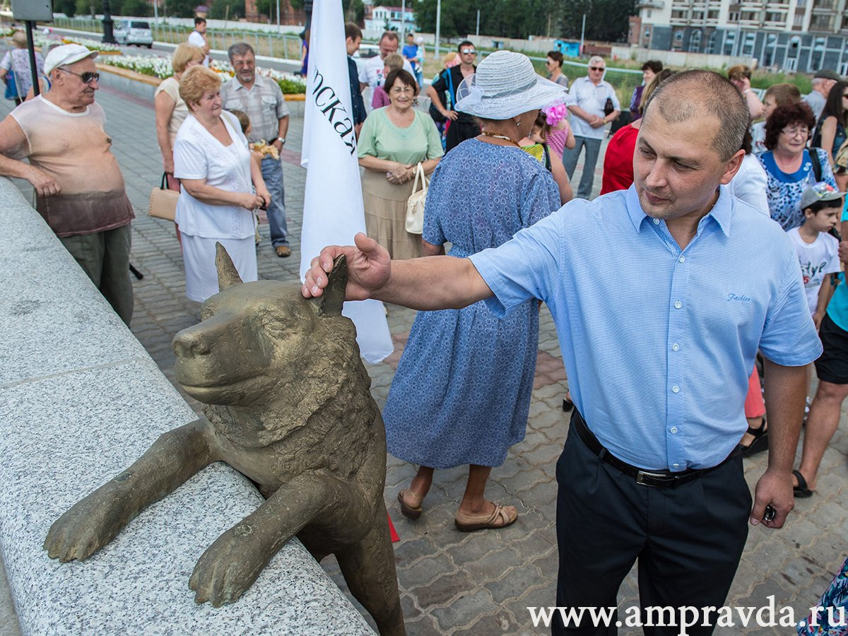 Дружок из Владимировки стал главной звездой открытия нового памятника в свою честь