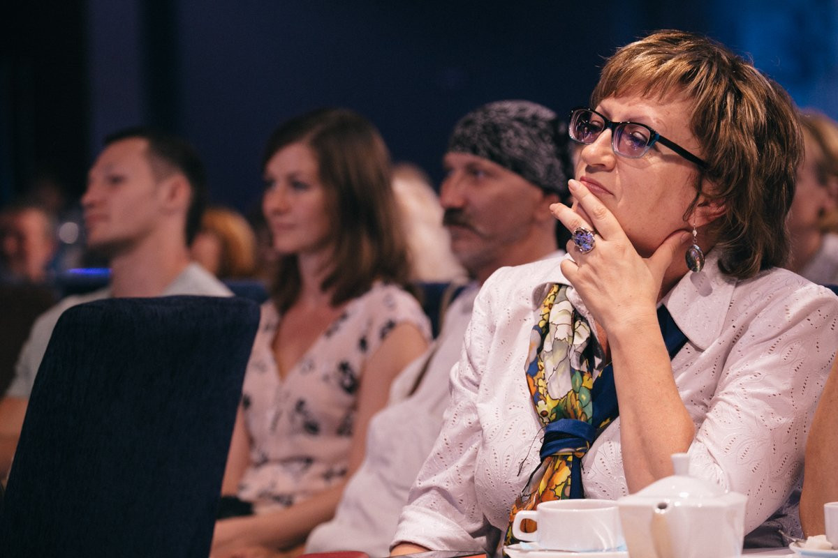 Лучше всех в Благовещенске открыл рот телеведущий Алексей Воскобойников. 24 фото