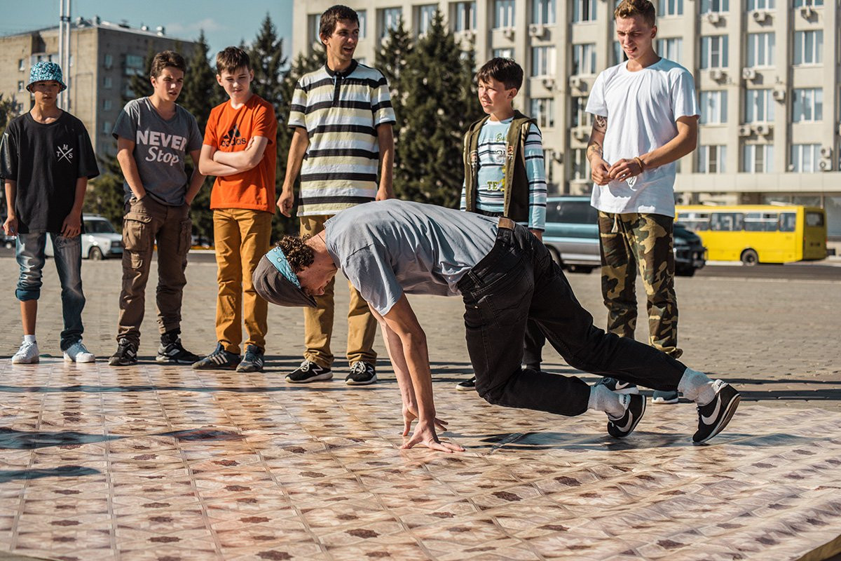 Благовещенцев познакомили с кэндо и уличными танцами. Фоторепортаж