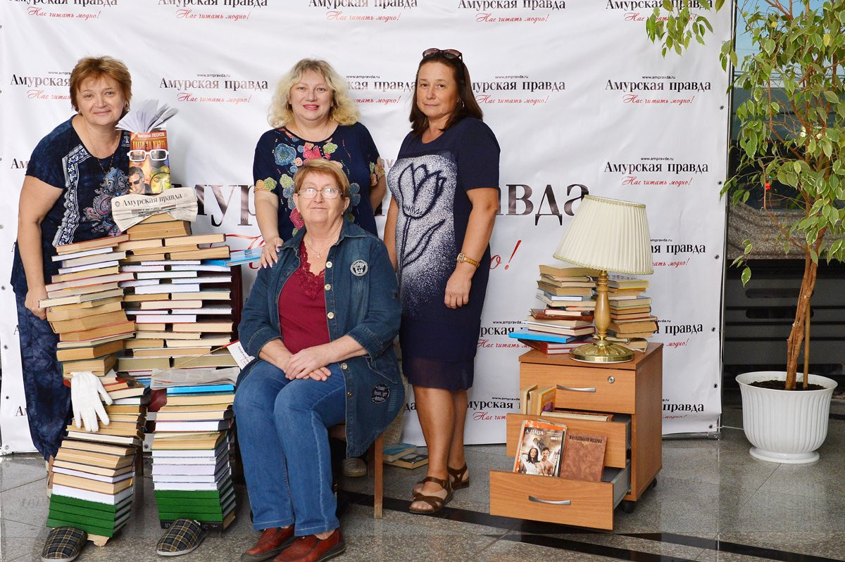 Седьмой день фотосалона АП: спешите сфотографироваться с графом и подписаться на нашу газету