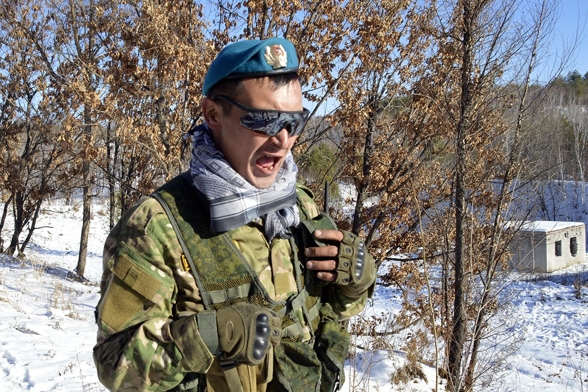 Воспитанники кадетского корпуса ради тельняшки прошли испытание снегом