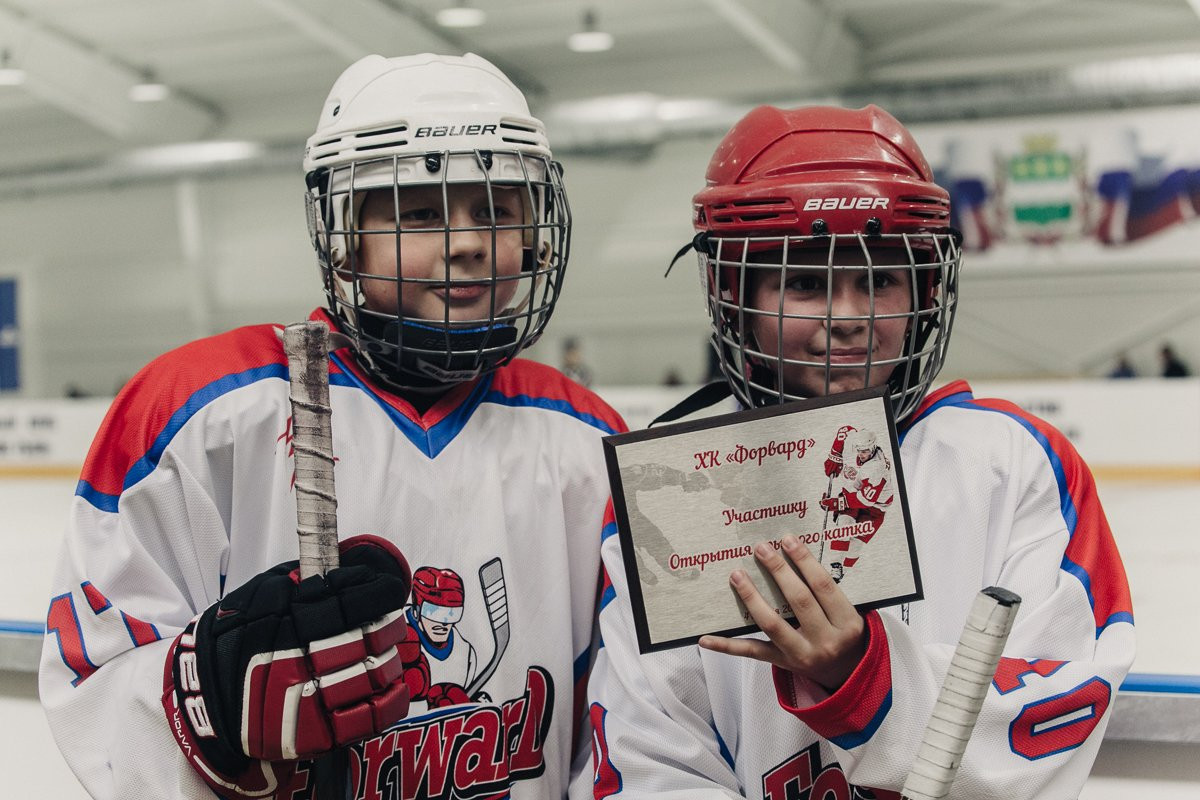 Первый круглогодичный каток в Благовещенске открыли хоккейным матчем