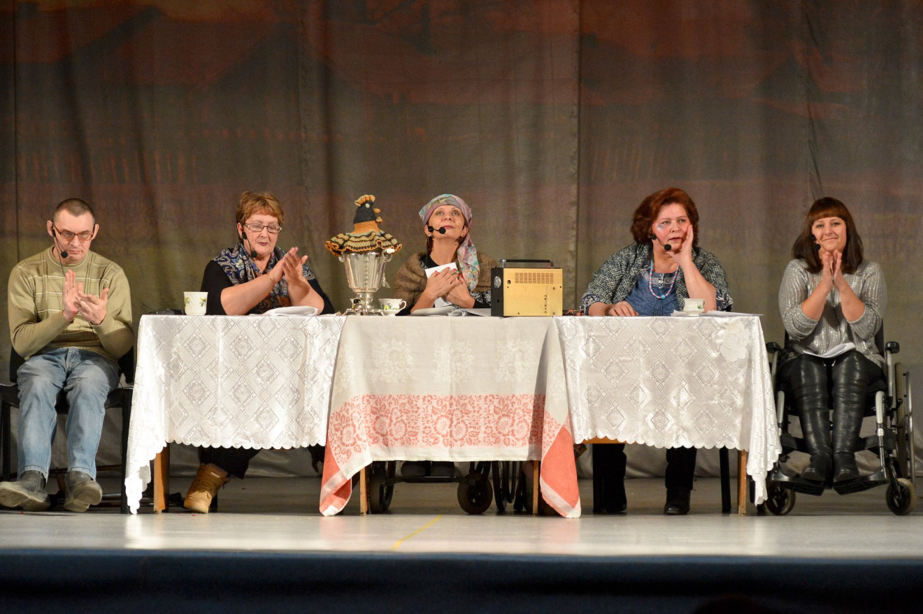 Экспериментальный театр «Крылья» устроил «Переполох в Галошино». Фоторепортаж