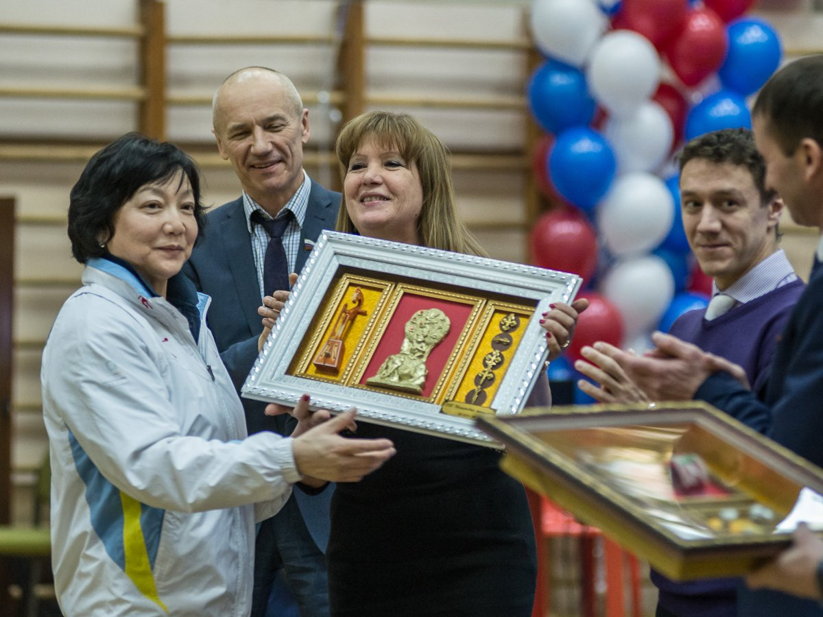 Гимнасты Дальнего Востока, Сибири и Монголии соревнуются в Благовещенске. Фото с открытия турнира