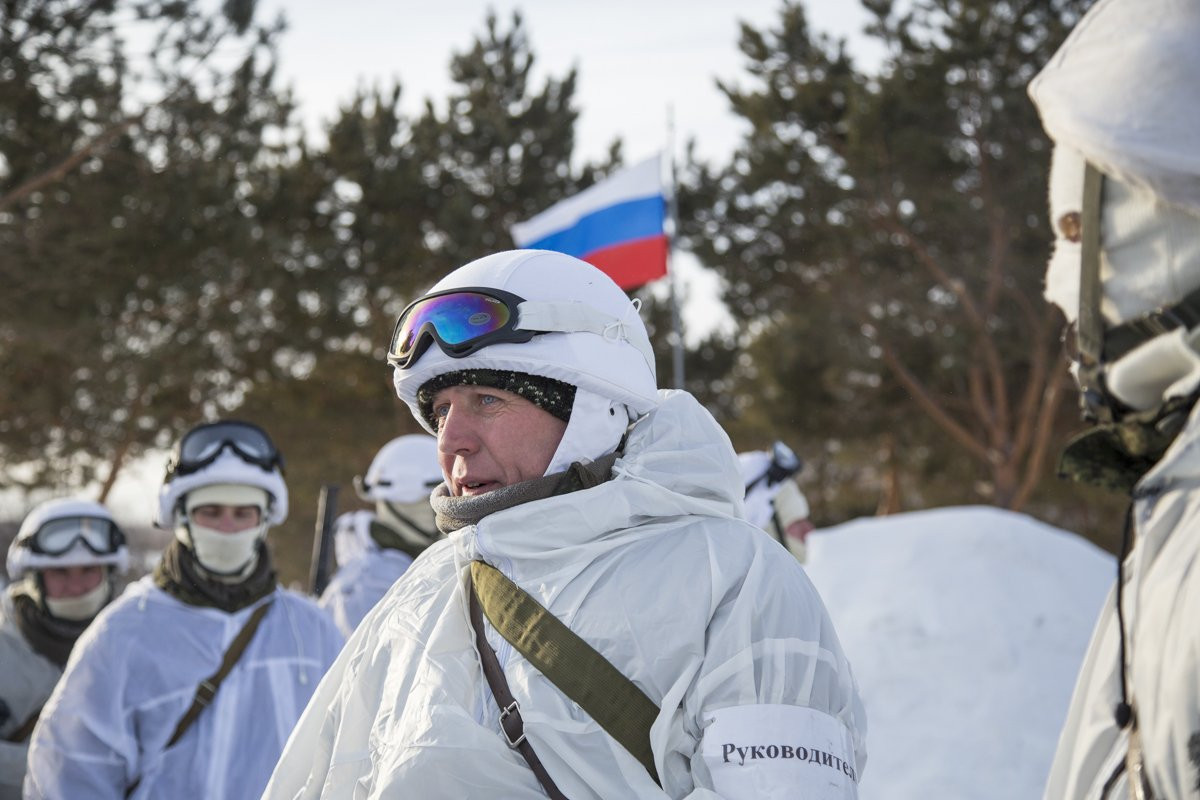 Арктические стрелки ДВОКУ устроили гонки на хасках. Фоторепортаж в белых тонах
