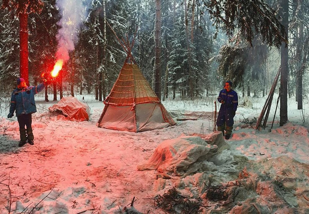 Инстаобзор АП: Муравьев-Амурский в розовом, космонавты в тайге, лабутены Ван Гога и злой огурец