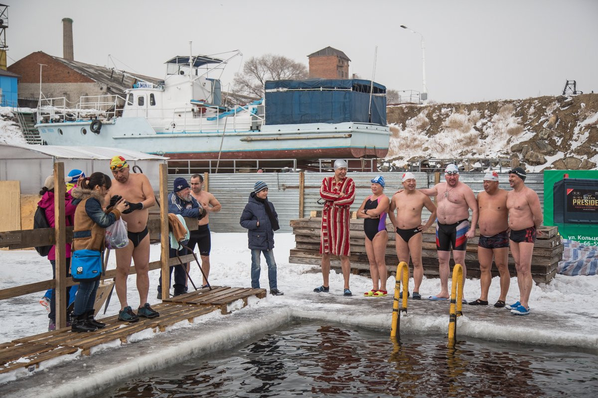Амурские моржи примут участие в чемпионате мира по зимнему плаванию. Фоторепортаж
