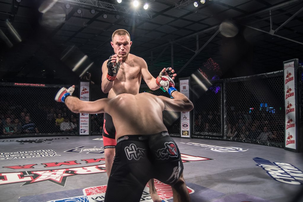 В Благовещенске в клетке бились амурчане и жители Поднебесной (96 фото)