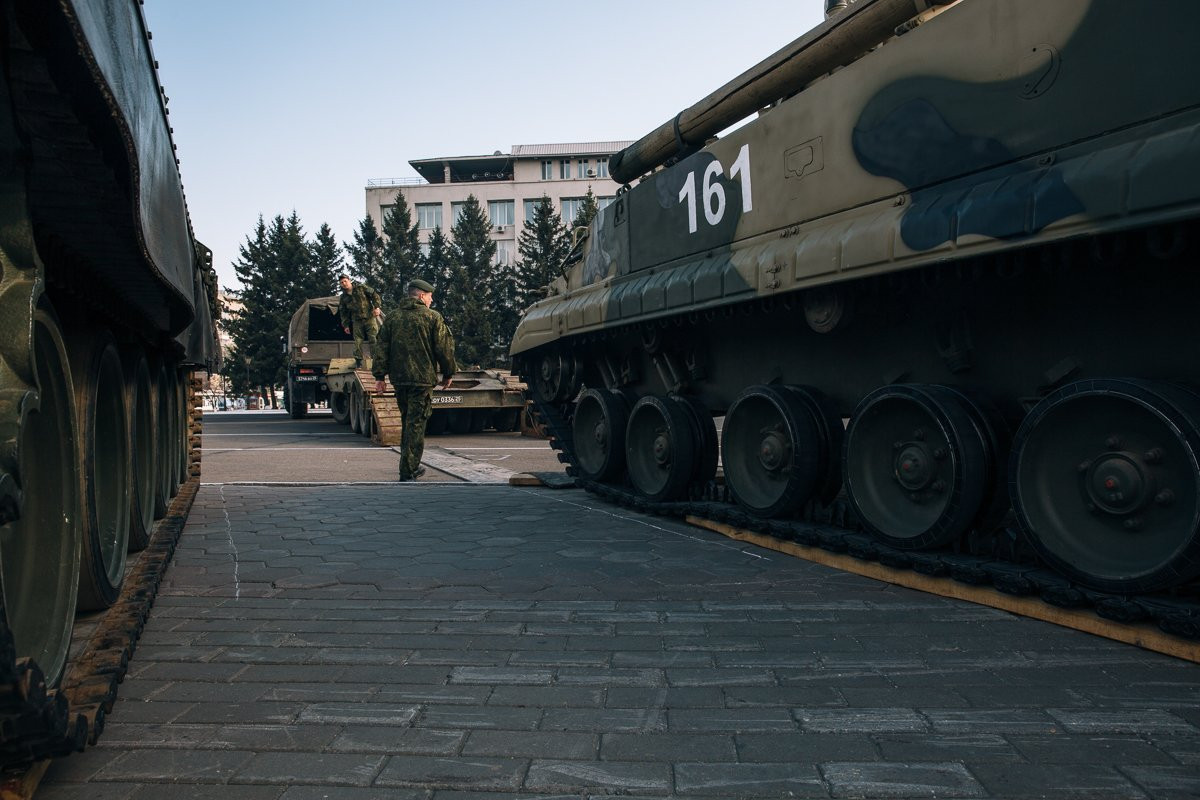 В Благовещенске на площадь Ленина привезли военную технику (фото, видео)