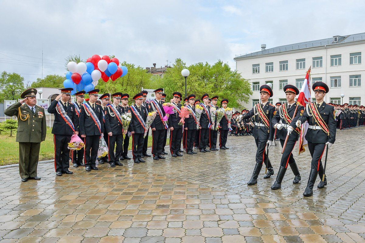 Для амурских кадетов прозвенел последний звонок. Фоторепортаж