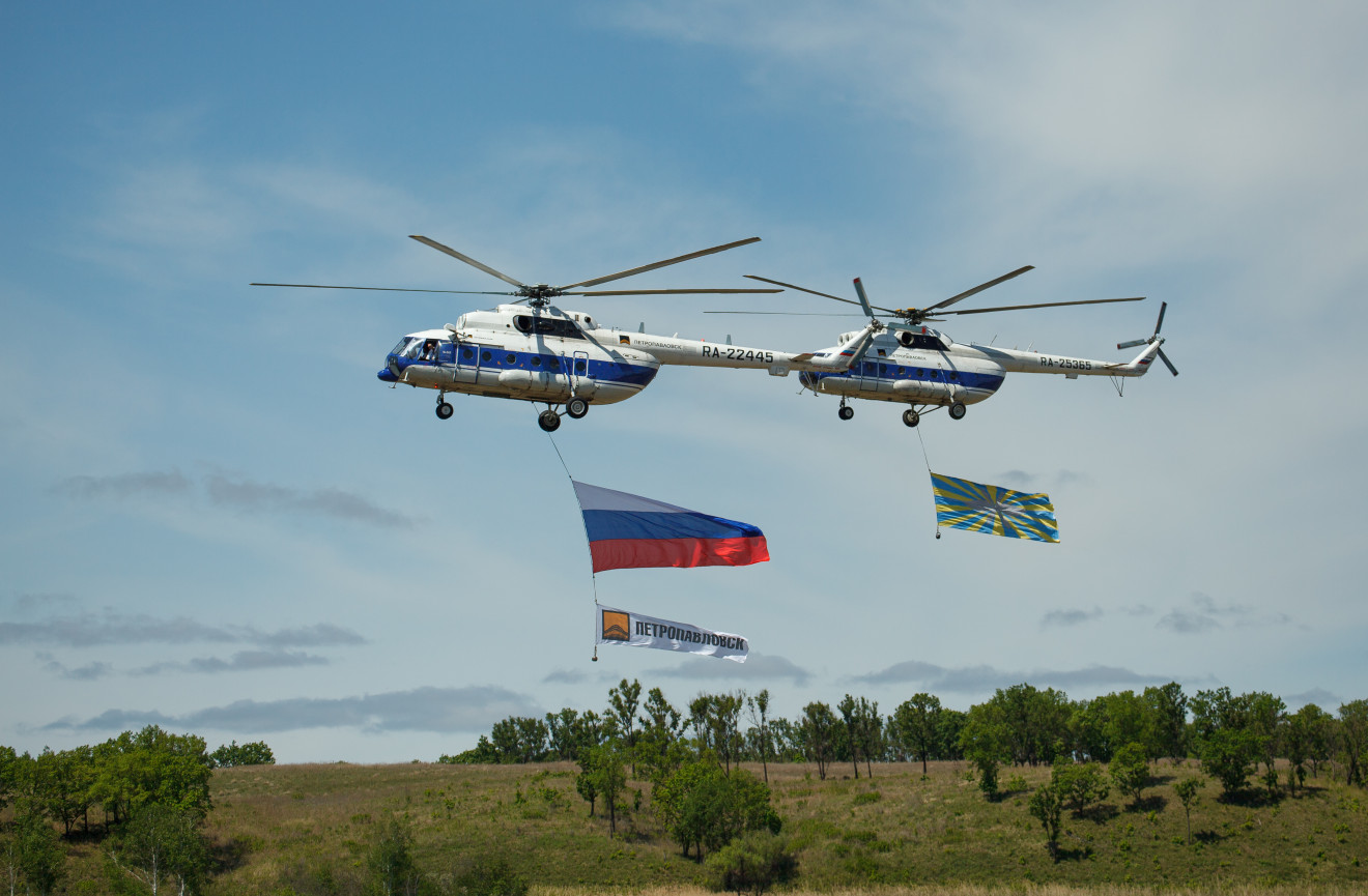 Летчики «Петропавловск-Авиа» устроили в амурском небе вертолётное шоу. Фоторепортаж