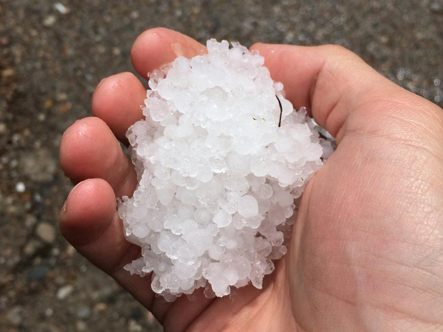 Суровый май: амурчане делятся фотографиями прошедшего града