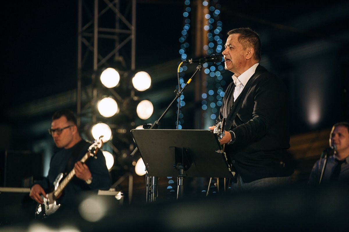 В честь юбилея в Благовещенске прогремел фейерверк и спела «Любэ»