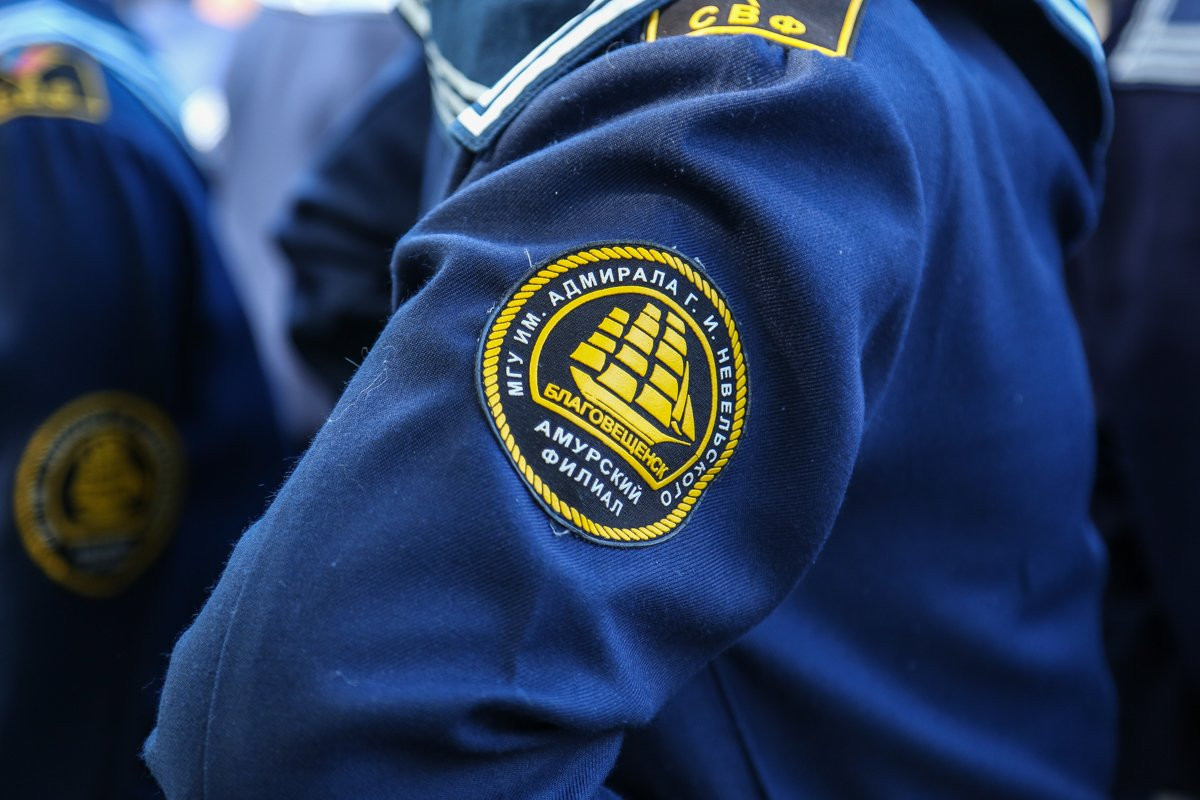 Выпускной у благовещенских речников: дипломы получили 10 девушек. Фоторепортаж