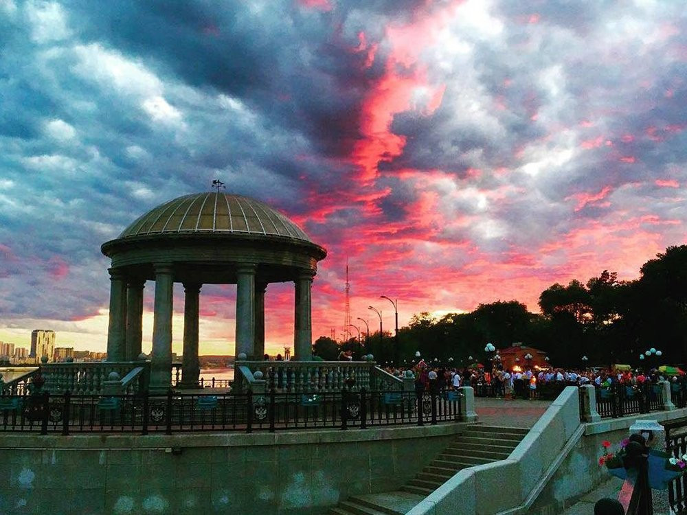 Инстаобзор АП: сторожевой кот, ночная «Азия» и летние фотопрогулки по Благовещенску
